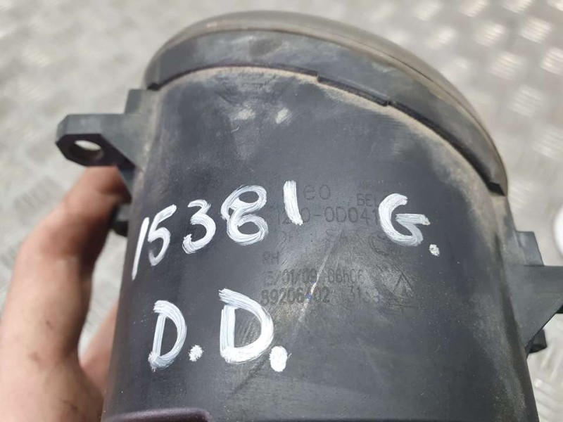 Recambio de faro antiniebla derecho para toyota prius (nhw30) plug-in hybrid executive referencia OEM IAM 812100D041 89206402 VA