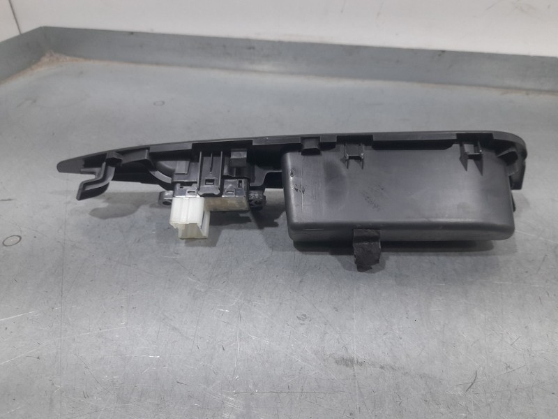 Recambio de mando elevalunas trasero derecho para nissan qashqai ii (j11, j11_) 1.5 dci referencia OEM IAM 25411HV02B 829604EA0A