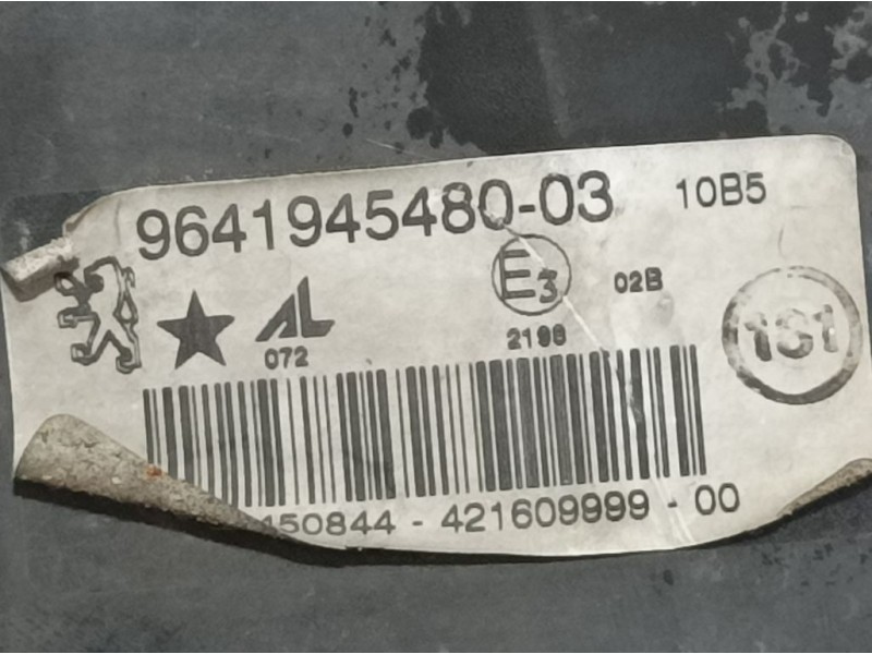 Recambio de faro antiniebla derecho para peugeot 407 sw st confort pack referencia OEM IAM 9641954580  