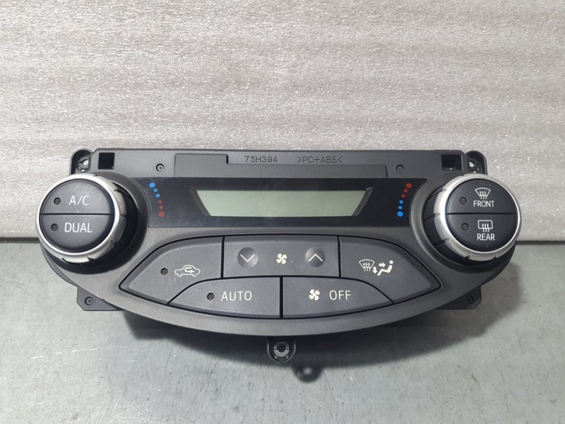 Recambio de mando climatizador para toyota yaris hybrid advance referencia OEM IAM 559000D800 75F206 