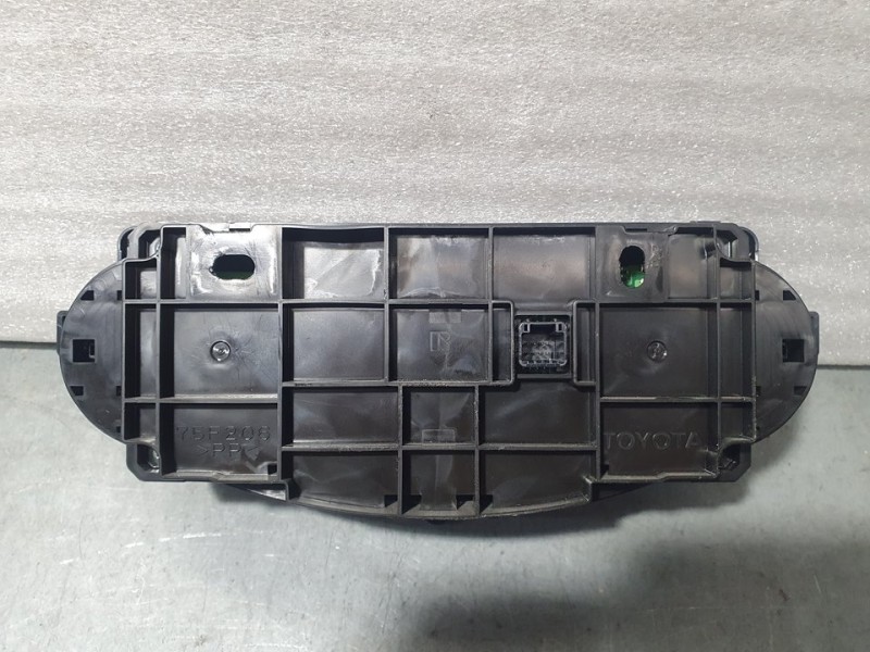 Recambio de mando climatizador para toyota yaris hybrid advance referencia OEM IAM 559000D800 75F206 
