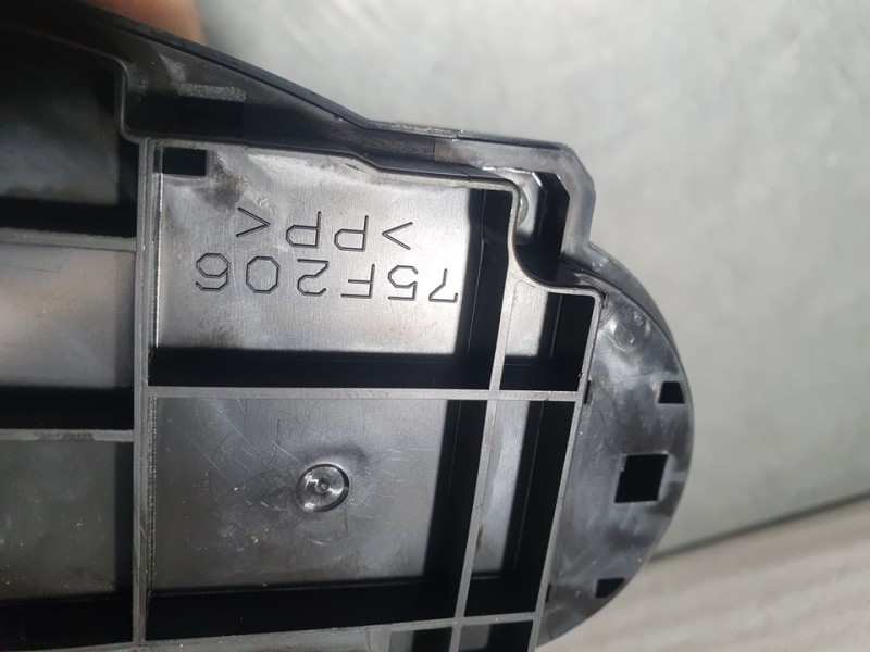 Recambio de mando climatizador para toyota yaris hybrid advance referencia OEM IAM 559000D800 75F206 