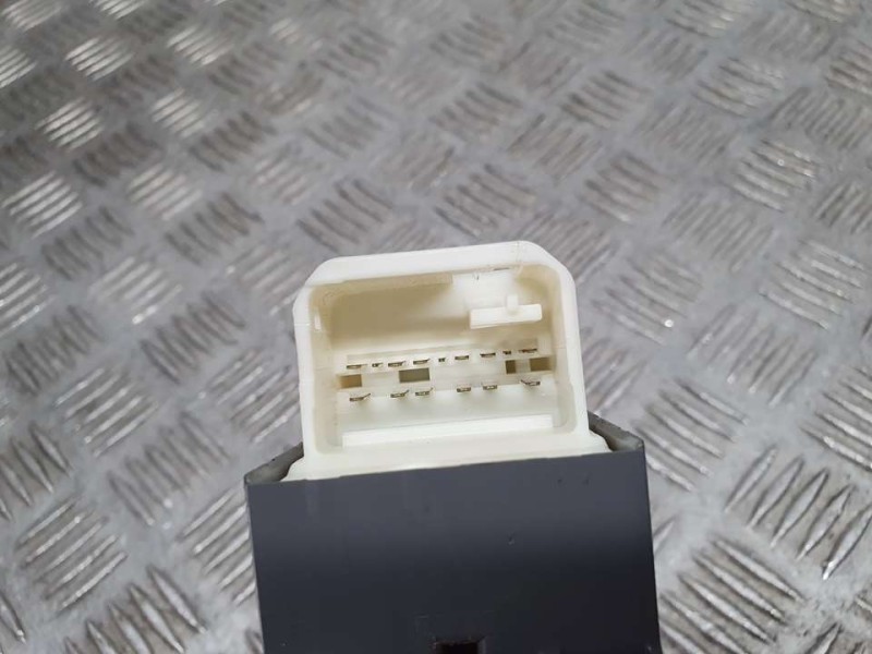 Recambio de mando elevalunas delantero izquierdo para toyota yaris hybrid advance referencia OEM IAM SIN REF  