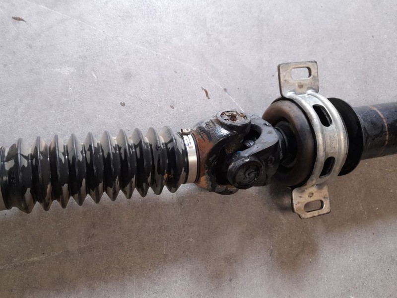 Recambio de transmision central para toyota hilux (kun) double cab 4x4 referencia OEM IAM 371000KC10B  TRASERO