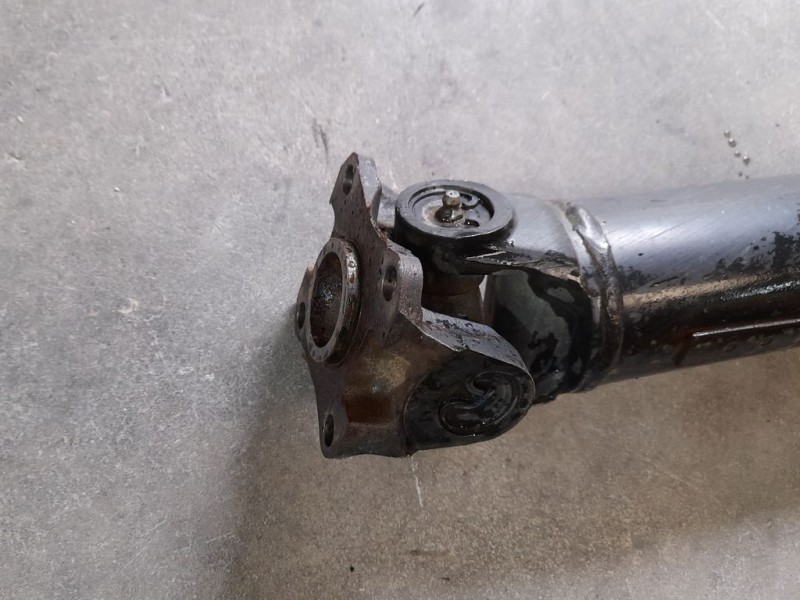 Recambio de transmision central para toyota hilux (kun) double cab 4x4 referencia OEM IAM 371000KC10B  TRASERO