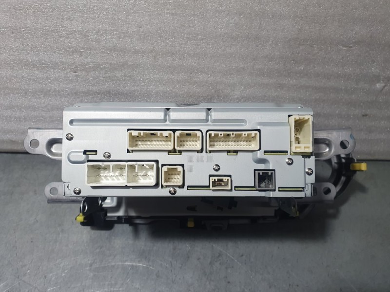 Recambio de sistema navegacion gps para toyota yaris hybrid advance referencia OEM IAM 861400D320 1390005170C101 SQ603410