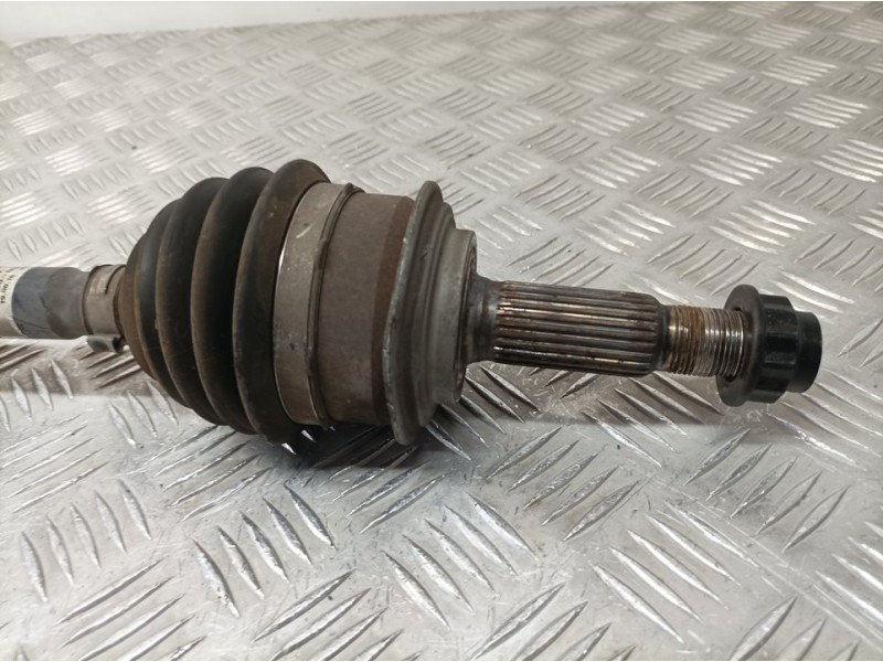 Recambio de transmision delantera derecha para toyota yaris hybrid advance referencia OEM IAM 434100D660  