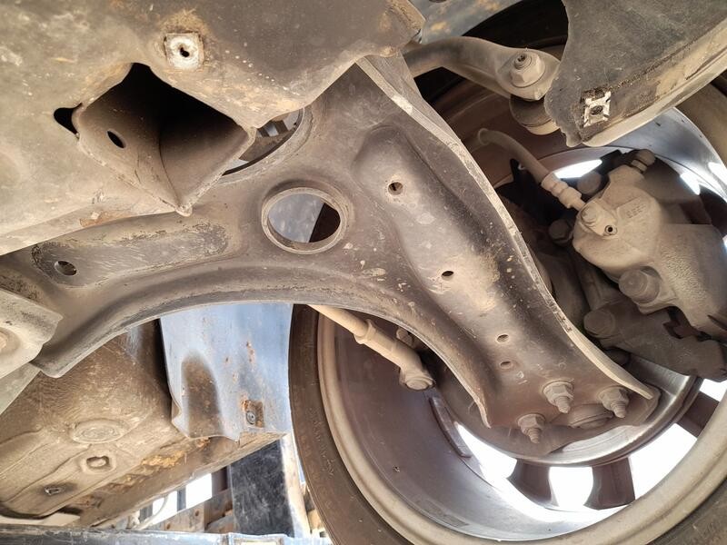 Recambio de brazo suspension inferior delantero izquierdo para seat ibiza iv (6j5, 6p1) 1.6 tdi referencia OEM IAM 6R0407151F  