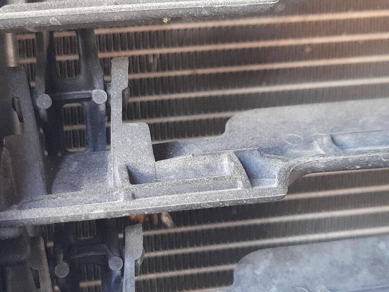 Recambio de condensador / radiador aire acondicionado para renault clio v (b7_) tce 90 (b7mt) referencia OEM IAM 921005FA0A  