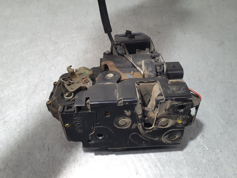 Recambio de cerradura puerta delantera izquierda para volkswagen passat berlina (3b3) comfortline referencia OEM IAM SIN REF  8 