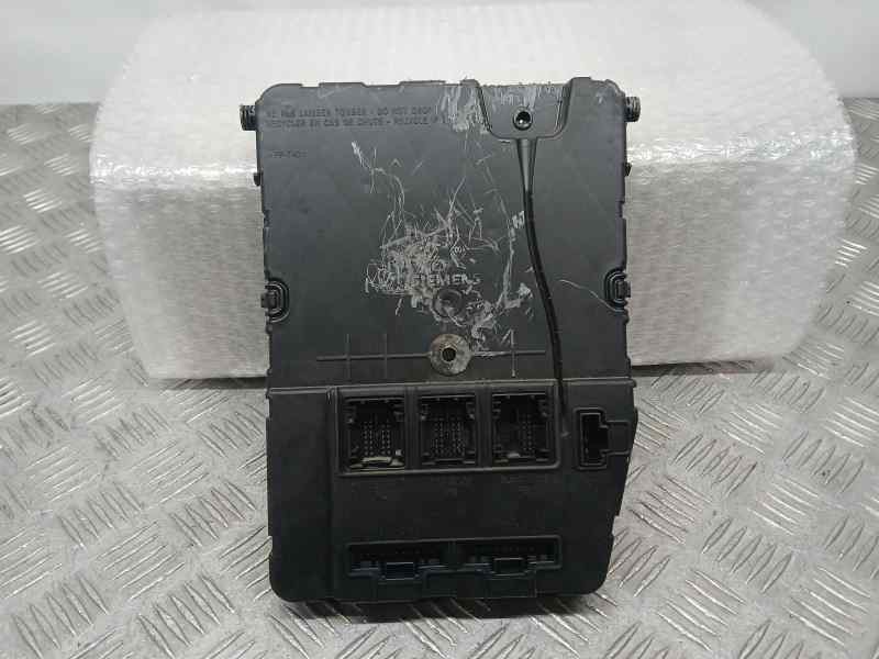 Recambio de caja reles / fusibles para renault scenic ii confort authentique referencia OEM IAM 8200306434 S118400220C 