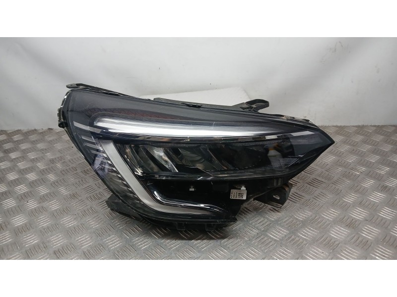 Recambio de faro derecho para renault clio v (b7_) tce 90 (b7mt) referencia OEM IAM 260104922R MAKO 01065299900010