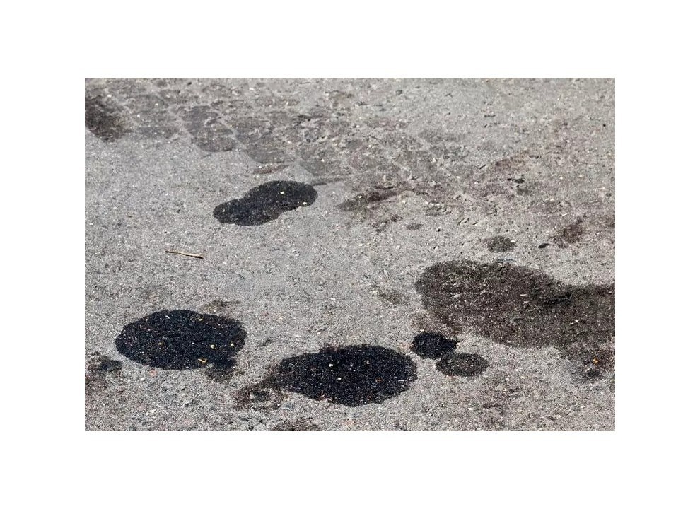 ¿Cómo detectar señales de una fuga en el coche?